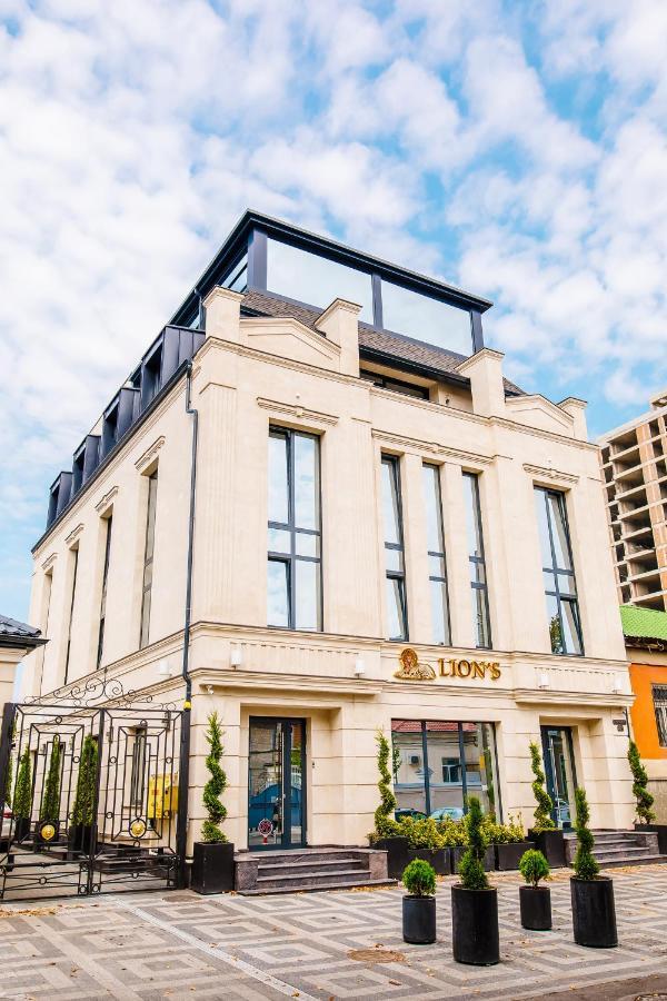 Lion'S Hotel Chişinău Extérieur photo