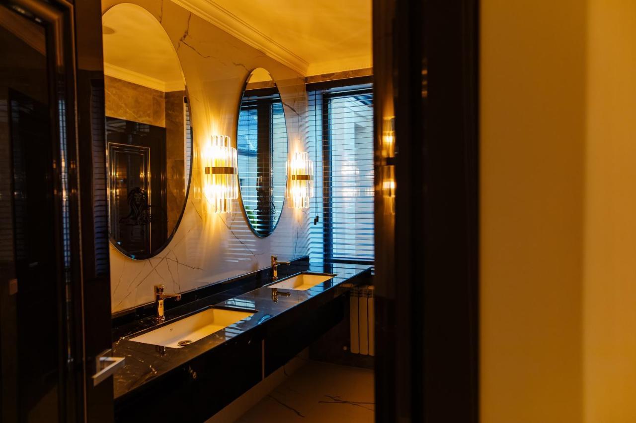Lion'S Hotel Chişinău Extérieur photo